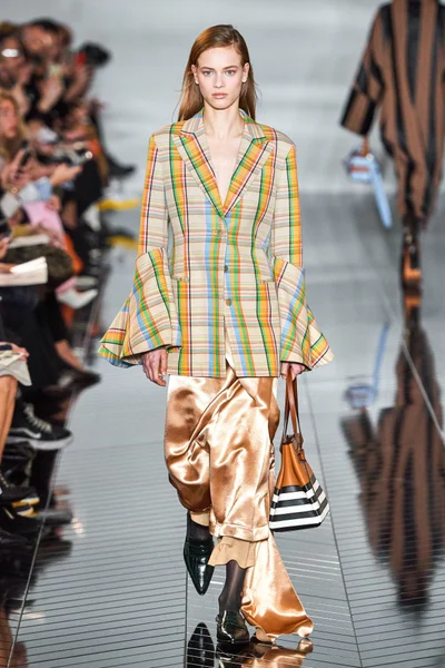 Look 35